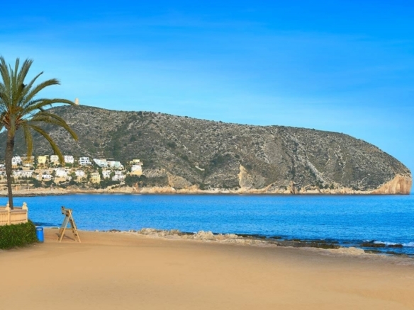 Villa de lujo obra nueva con piscina en Moraira