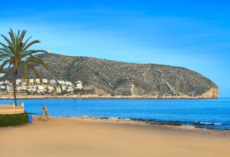 Villa de lujo obra nueva con piscina en Moraira