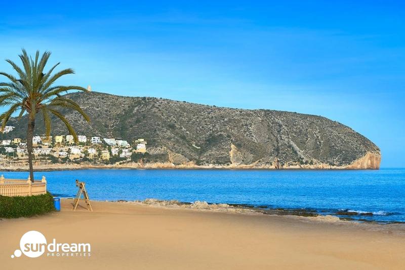 Villa de lujo obra nueva con piscina en Moraira
