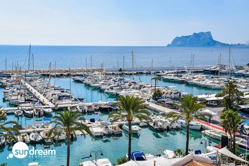 Villa de lujo obra nueva con piscina en Moraira