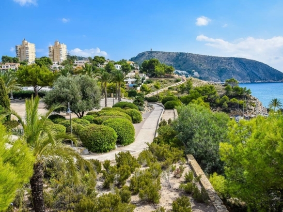 Villa de lujo obra nueva con piscina en Moraira