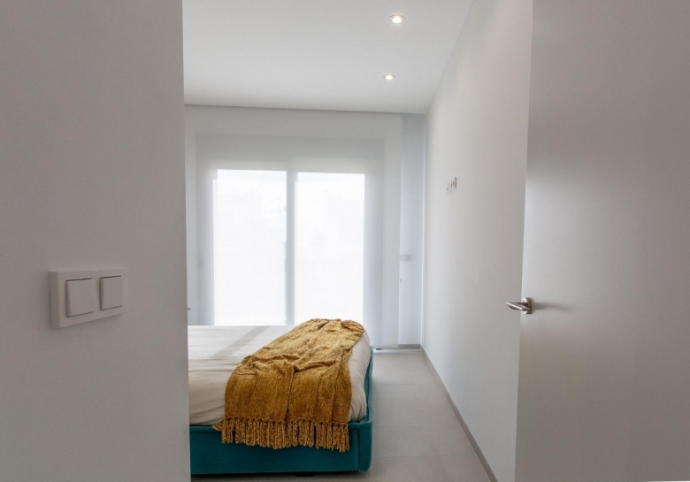 Apartamento de 3 dormitorios con vistas al mar a la venta en Finestrat.