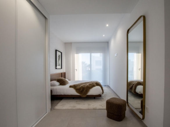 Ático de 3 dormitorios con solarium privado y vistas al mar a a la venta en Finestrat
