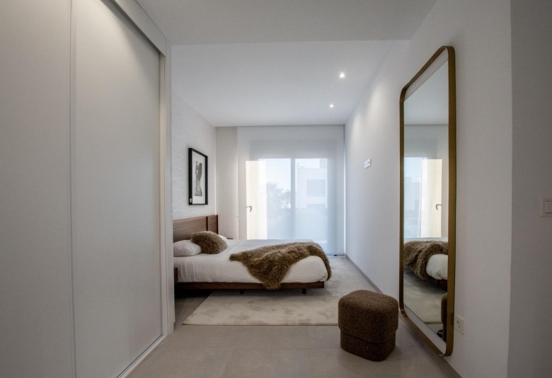 Ático de 3 dormitorios con solarium privado y vistas al mar a a la venta en Finestrat