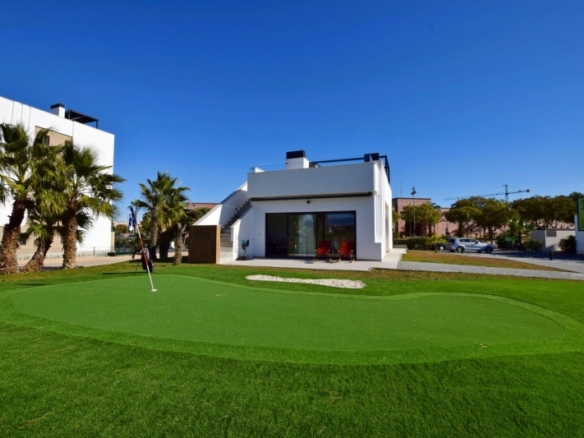 Villa de 3 dormitorios con piscina privada en El Campo de Golf De Alhama(Murcia)