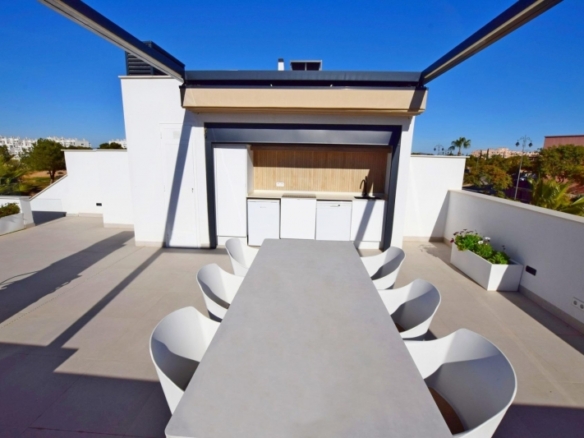 Villa de 3 dormitorios con piscina privada en El Campo de Golf De Alhama(Murcia)