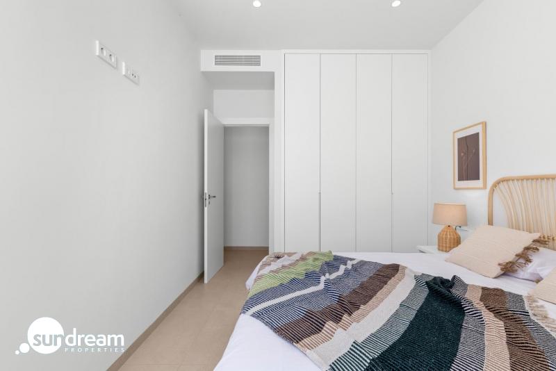 g_42238-25-19 Villa en una sola planta con 3 dormitorios, solarium y piscina privada a la venta en Los Alcazares