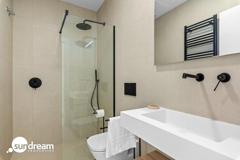 g_42238-25-20 Villa en una sola planta con 3 dormitorios, solarium y piscina privada a la venta en Los Alcazares