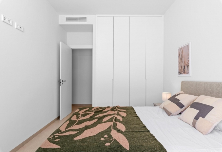 Villa en una sola planta con 3 dormitorios, solarium y piscina privada a la venta en Los Alcazares