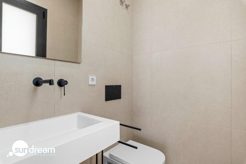g_42238-25-24 Villa en una sola planta con 3 dormitorios, solarium y piscina privada a la venta en Los Alcazares