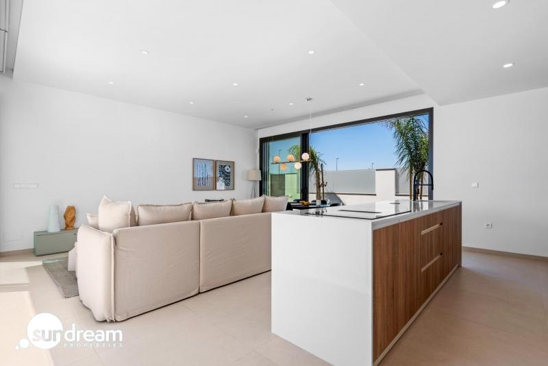 g_42238-25-25 Villa en una sola planta con 3 dormitorios, solarium y piscina privada a la venta en Los Alcazares
