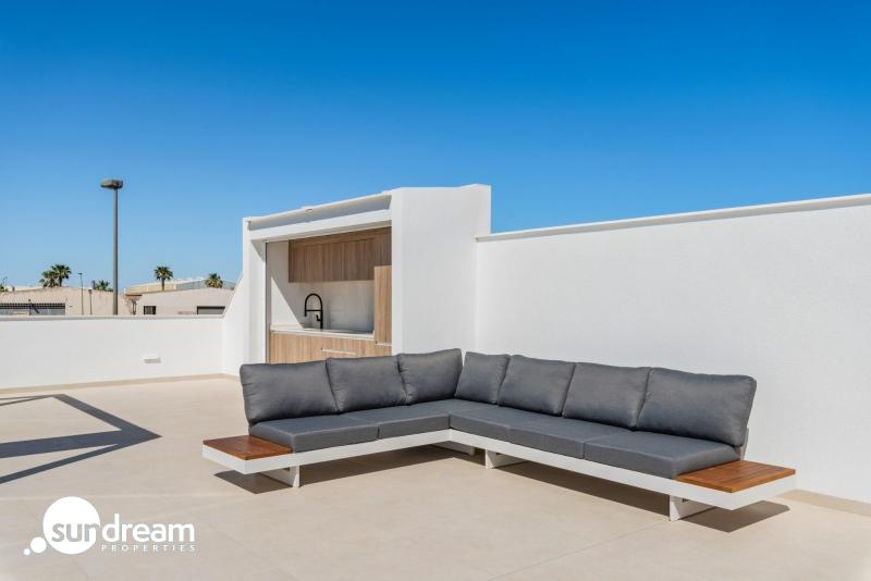 g_42238-25-40 Villa en una sola planta con 3 dormitorios, solarium y piscina privada a la venta en Los Alcazares