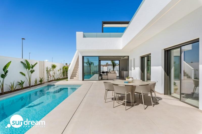 g_42238-25-6 Villa en una sola planta con 3 dormitorios, solarium y piscina privada a la venta en Los Alcazares