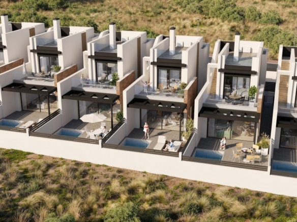 Villa de 3 dormitorios con piscina privada a la venta en Torrevieja