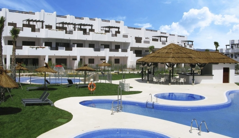 Bungalow en venta con piscina primera línea en Pulpi