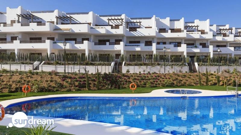 Bungalow en venta con piscina primera línea en Pulpi