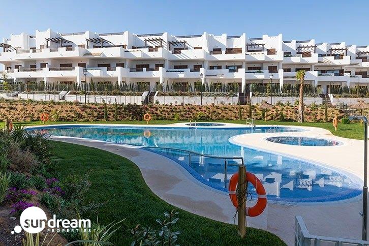 Bungalow en venta con piscina primera línea en Pulpi