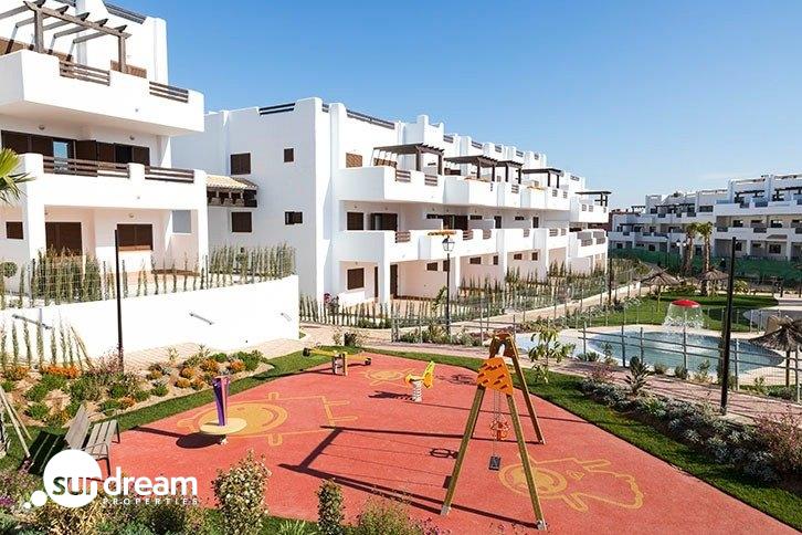 Bungalow en venta con piscina primera línea en Pulpi