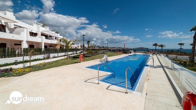 Bungalow en venta con garaje primera línea en Pulpi