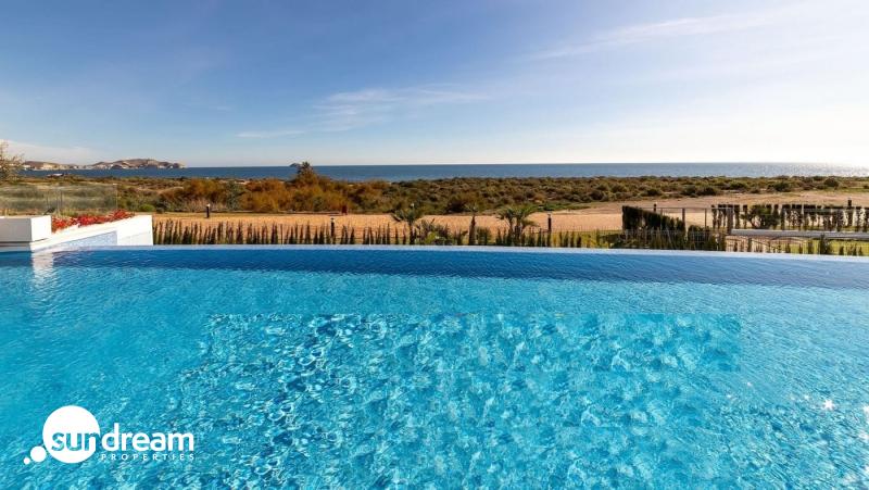 Bungalow en venta con garaje primera línea en Pulpi
