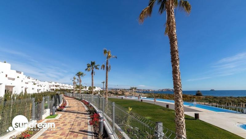 Bungalow en venta con garaje primera línea en Pulpi