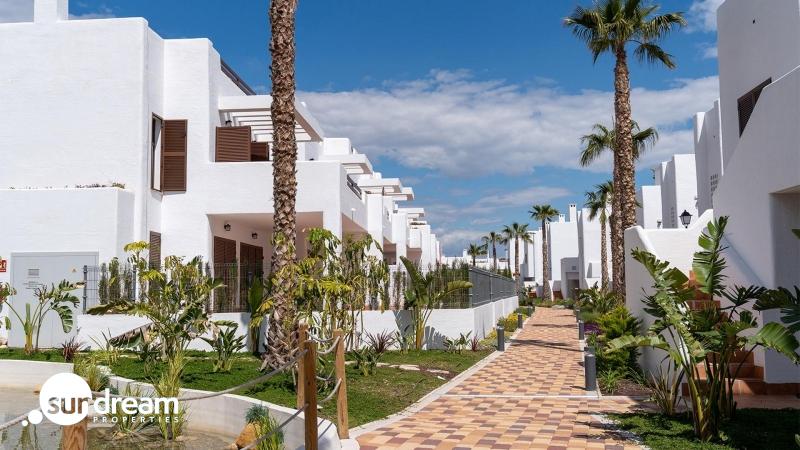 Bungalow en venta con garaje primera línea en Pulpi
