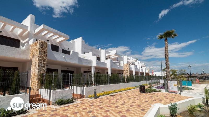 Bungalow en venta con garaje primera línea en Pulpi