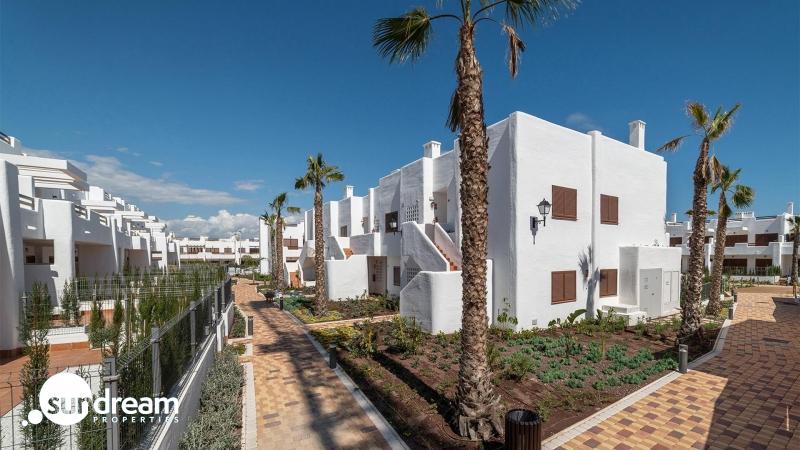 Bungalow en venta con garaje primera línea en Pulpi