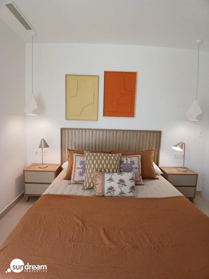 Chalet moderno adosado de nueva construcción con 3 dormitorios a la venta en Bigastro.