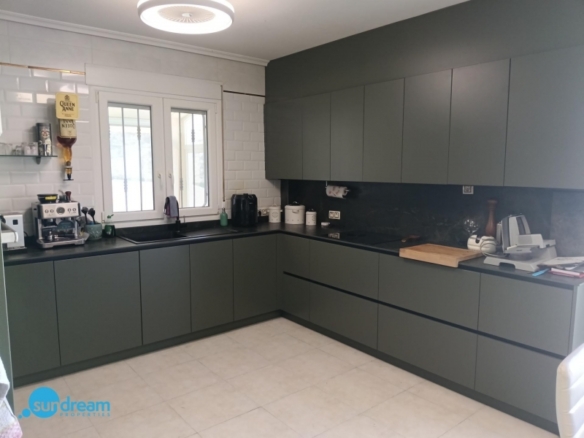 Villa en venta con piscina y terreno El Pinoso Abanilla