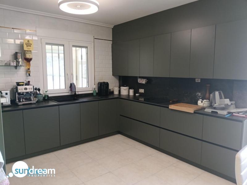 Villa en venta con piscina y terreno El Pinoso Abanilla