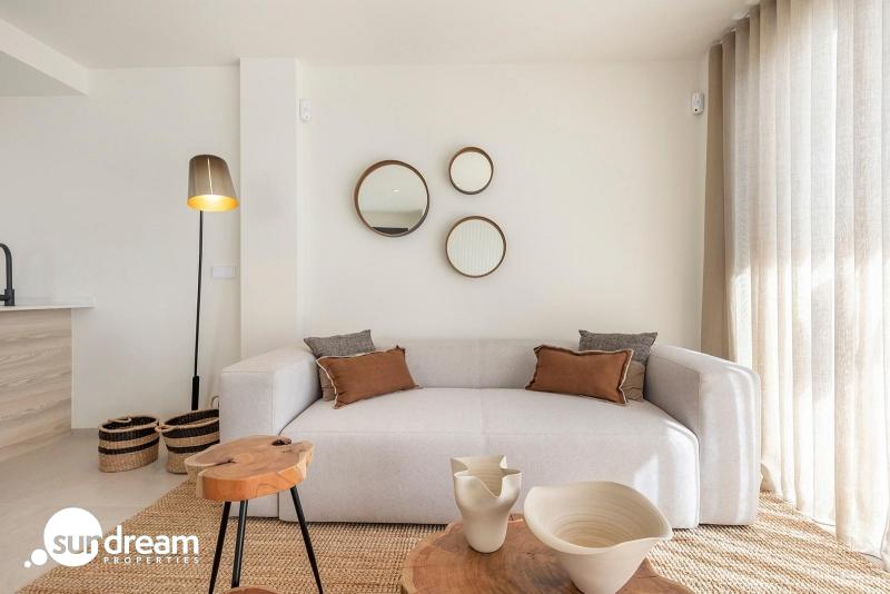 g_42664-18-11 Villa de nueva construcción con 3 dormitorios y piscina privada en venta en Los Alcazares.
