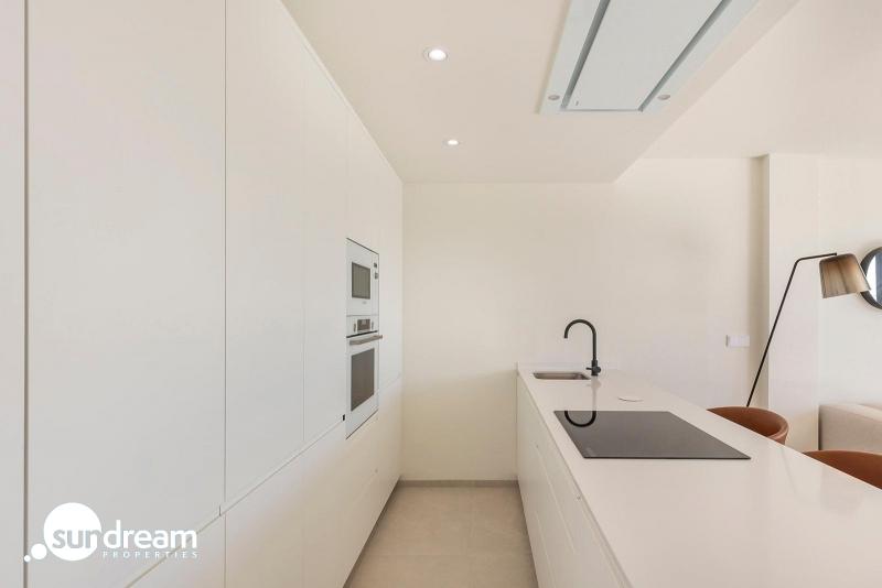Villa de nueva construcción con 3 dormitorios y piscina privada en venta en Los Alcazares.