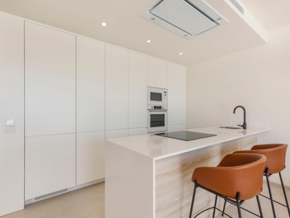 Villa de nueva construcción con 3 dormitorios y piscina privada en venta en Los Alcazares.