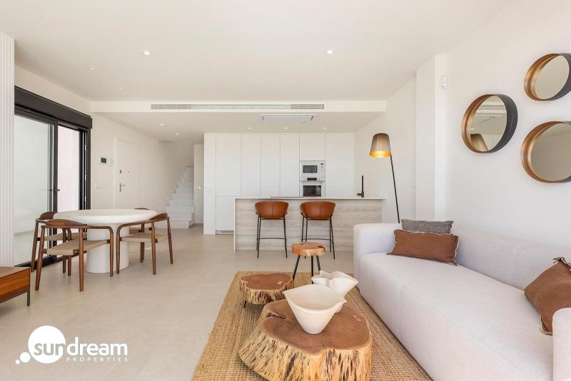 g_42664-18-17 Villa de nueva construcción con 3 dormitorios y piscina privada en venta en Los Alcazares.