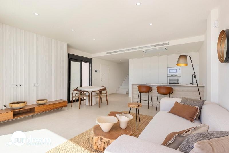 g_42664-18-18 Villa de nueva construcción con 3 dormitorios y piscina privada en venta en Los Alcazares.