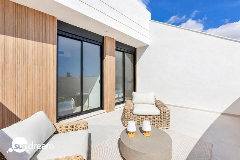 g_42664-18-2 Villa de nueva construcción con 3 dormitorios y piscina privada en venta en Los Alcazares.