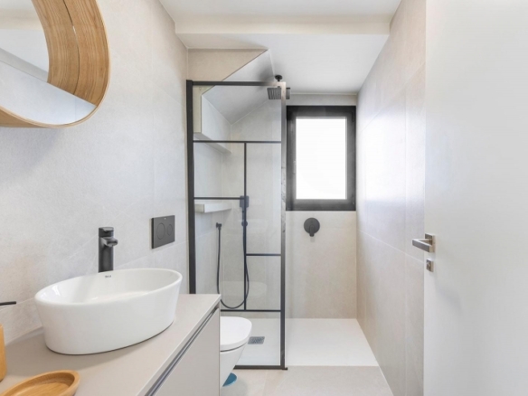 Villa de nueva construcción con 3 dormitorios y piscina privada en venta en Los Alcazares.