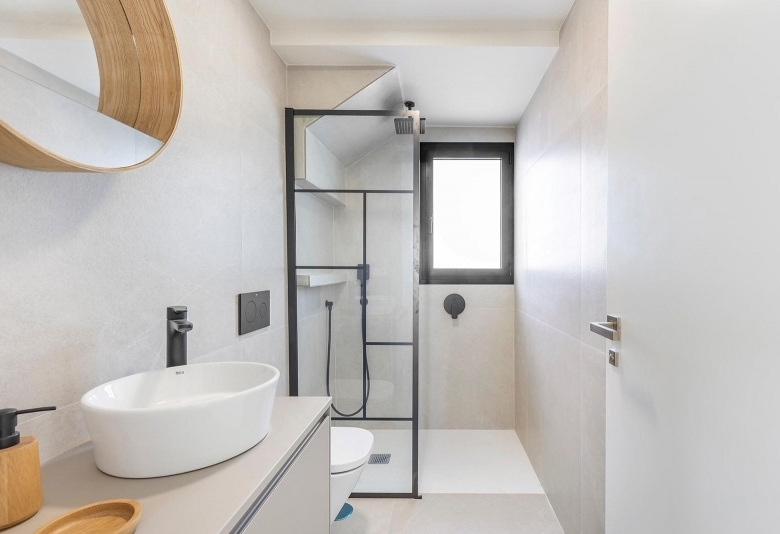 Villa de nueva construcción con 3 dormitorios y piscina privada en venta en Los Alcazares.