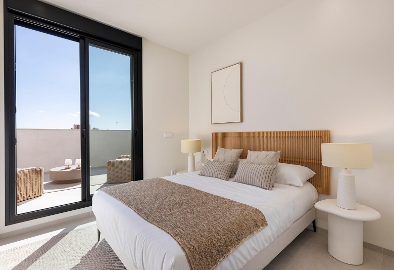 Villa de nueva construcción con 3 dormitorios y piscina privada en venta en Los Alcazares.