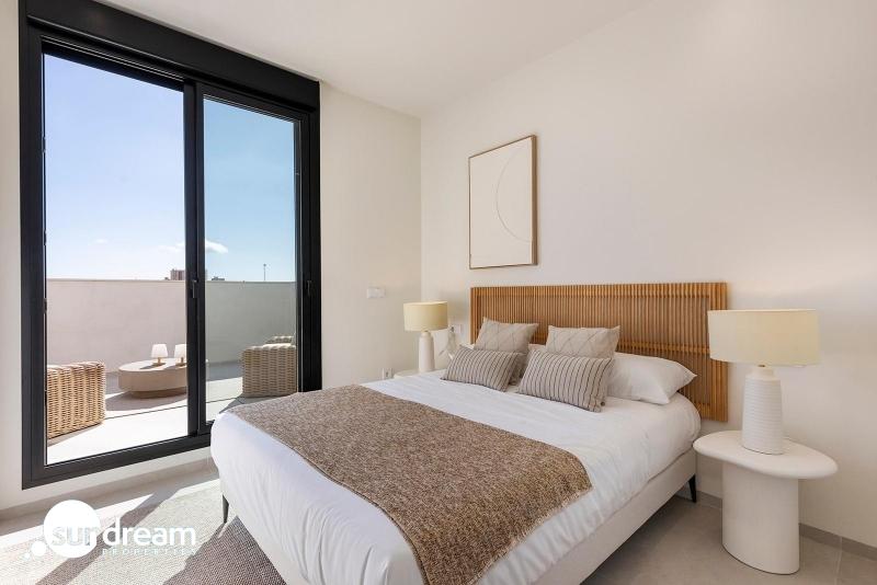 Villa de nueva construcción con 3 dormitorios y piscina privada en venta en Los Alcazares.