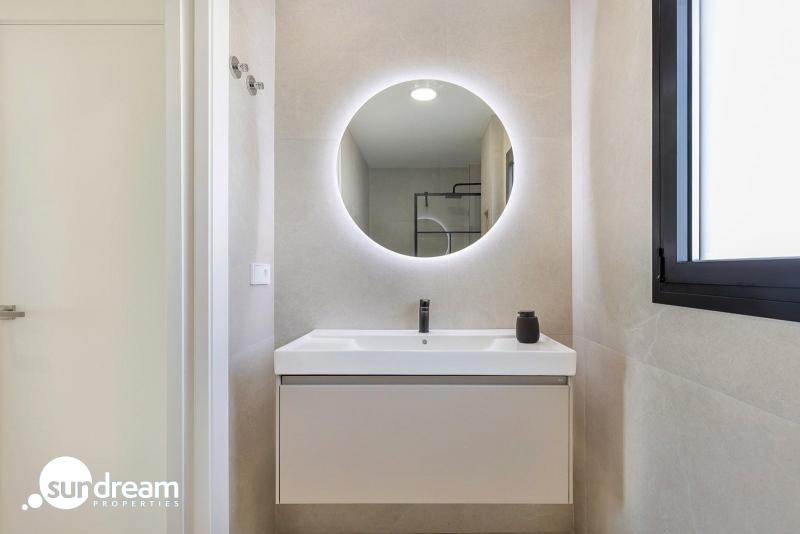 g_42664-18-33 Villa de nueva construcción con 3 dormitorios y piscina privada en venta en Los Alcazares.