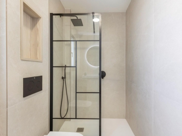 Villa de nueva construcción con 3 dormitorios y piscina privada en venta en Los Alcazares.