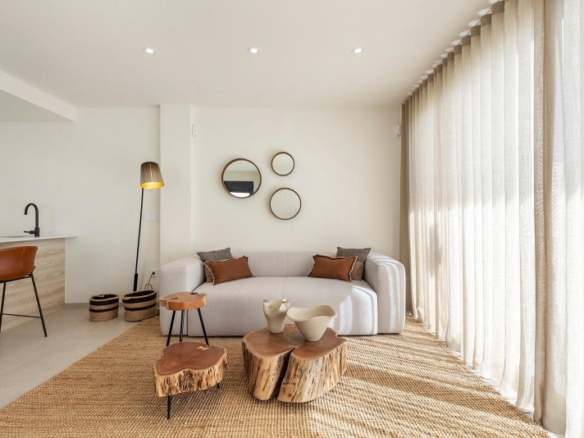 Villa de nueva construcción con 3 dormitorios y piscina privada en venta en Los Alcazares.