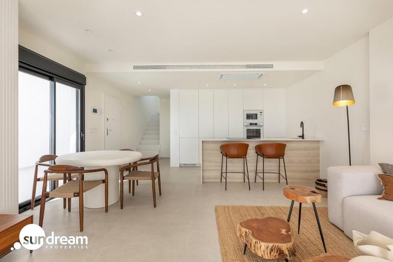 g_42664-18-5 Villa de nueva construcción con 3 dormitorios y piscina privada en venta en Los Alcazares.