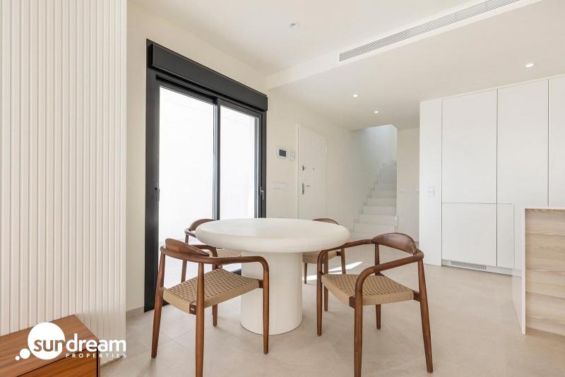 g_42664-18-6 Villa de nueva construcción con 3 dormitorios y piscina privada en venta en Los Alcazares.