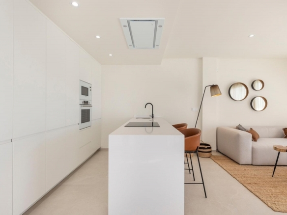 Villa de nueva construcción con 3 dormitorios y piscina privada en venta en Los Alcazares.