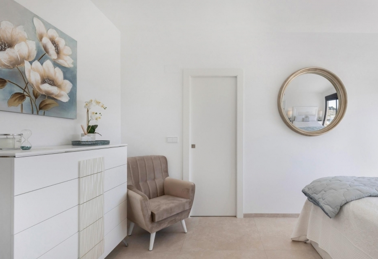 Villa de nueva construcción en una sola planta con 3 dormitorios y piscina privada en Los Alcázares