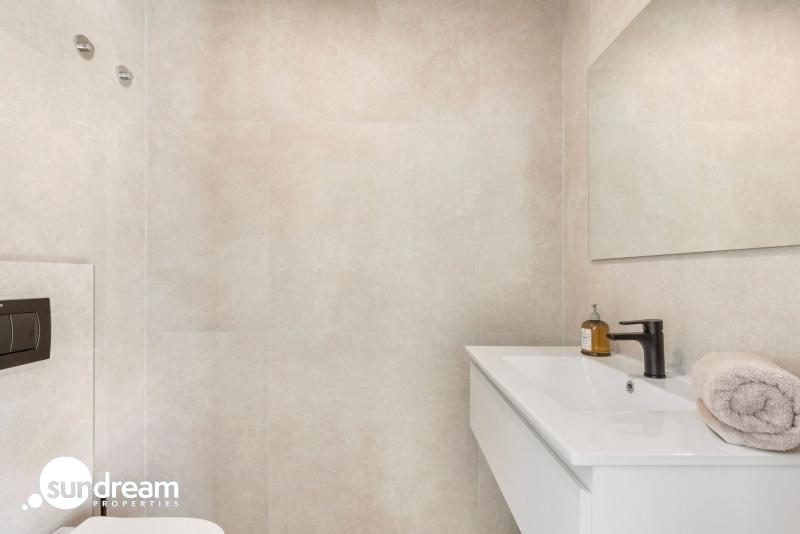 g_42665-22-18 Villa de nueva construcción en una sola planta con 3 dormitorios y piscina privada en Los Alcázares