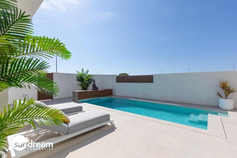 g_42665-22-2 Villa de nueva construcción en una sola planta con 3 dormitorios y piscina privada en Los Alcázares